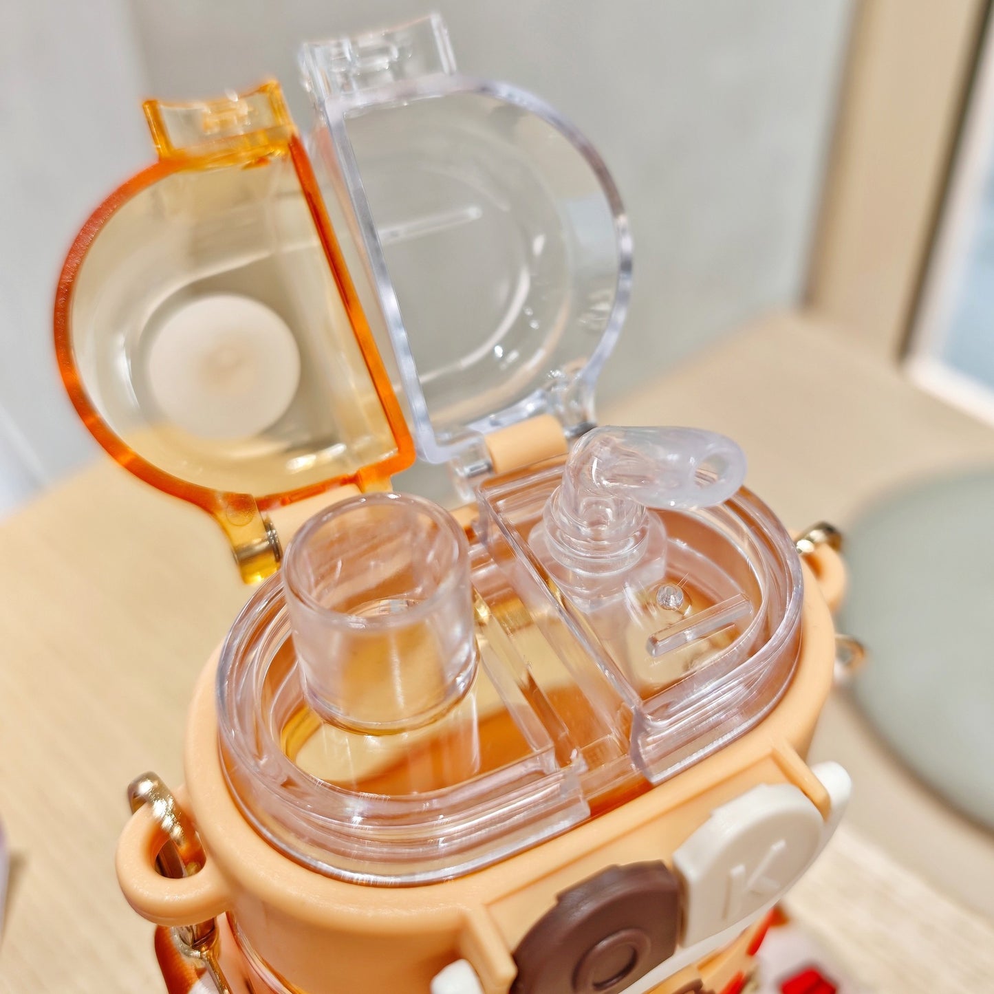 [DFC] Cartoon plastic cups Cute double drink cups Portable children's training cups with straps Weight 226g