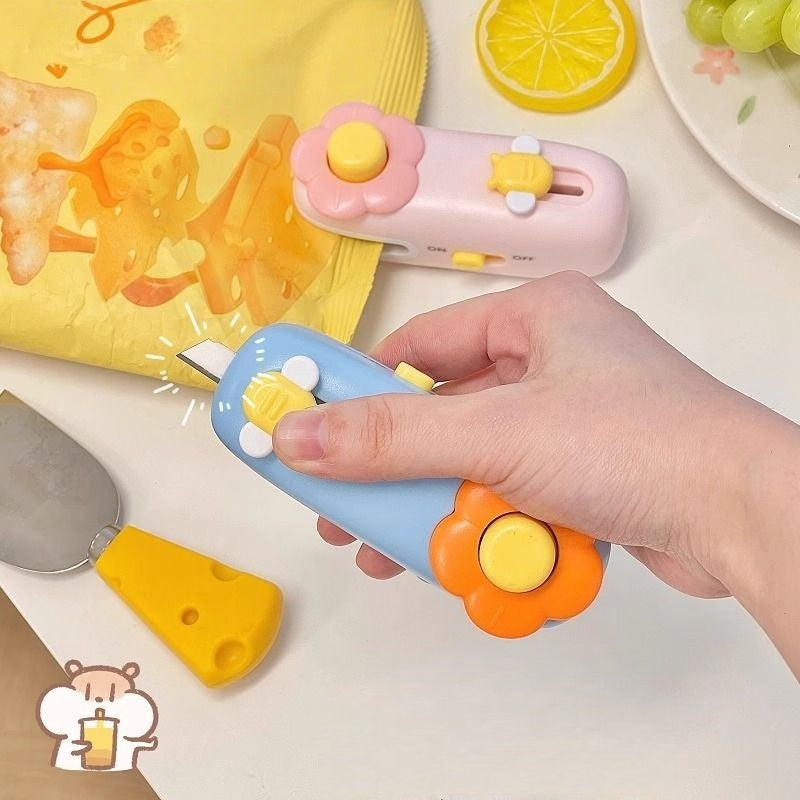[DFC] Kitchen Home Use Magnetic Charging 2 in 1 Mini Flower Sealer Magnetic Charging Hand Press Snack Food Sealer with Cutter