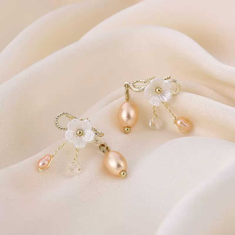 [DFC]Ancient-style retro lady stud earrings, high-end and elegant pendants, classical Hanfu camellia tassel earrings, Chinese trend style, super ethereal charm earrings,Weight 5g