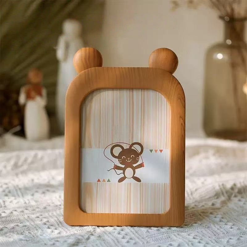 [DFC] 7 Inch Imitation Wood Photo Frame Dual-Sided Kids & Family Picture Frame with Cute Animal Designs (Giraffe, Mouse, Bear) Durable Plastic Desktop or Wall-Mounted for Nursery, Home Decor
