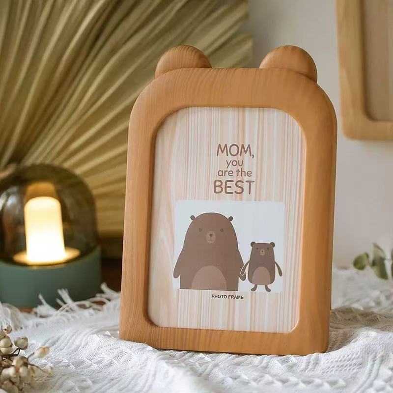[DFC] 7 Inch Imitation Wood Photo Frame Dual-Sided Kids & Family Picture Frame with Cute Animal Designs (Giraffe, Mouse, Bear) Durable Plastic Desktop or Wall-Mounted for Nursery, Home Decor