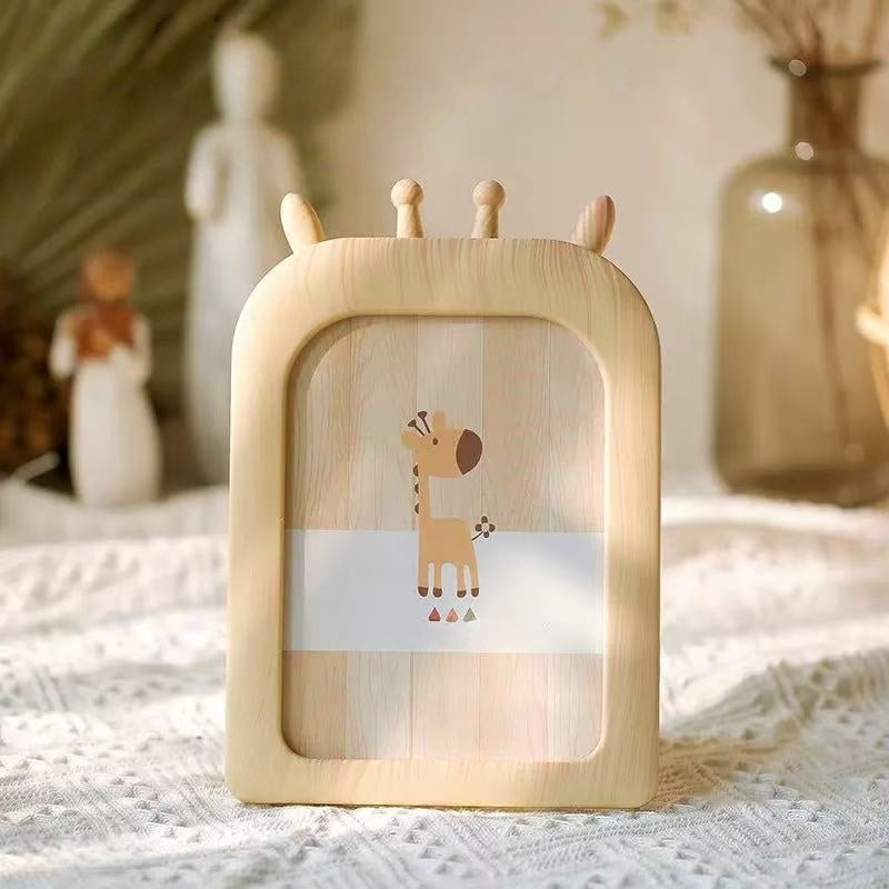[DFC] 7 Inch Imitation Wood Photo Frame Dual-Sided Kids & Family Picture Frame with Cute Animal Designs (Giraffe, Mouse, Bear) Durable Plastic Desktop or Wall-Mounted for Nursery, Home Decor